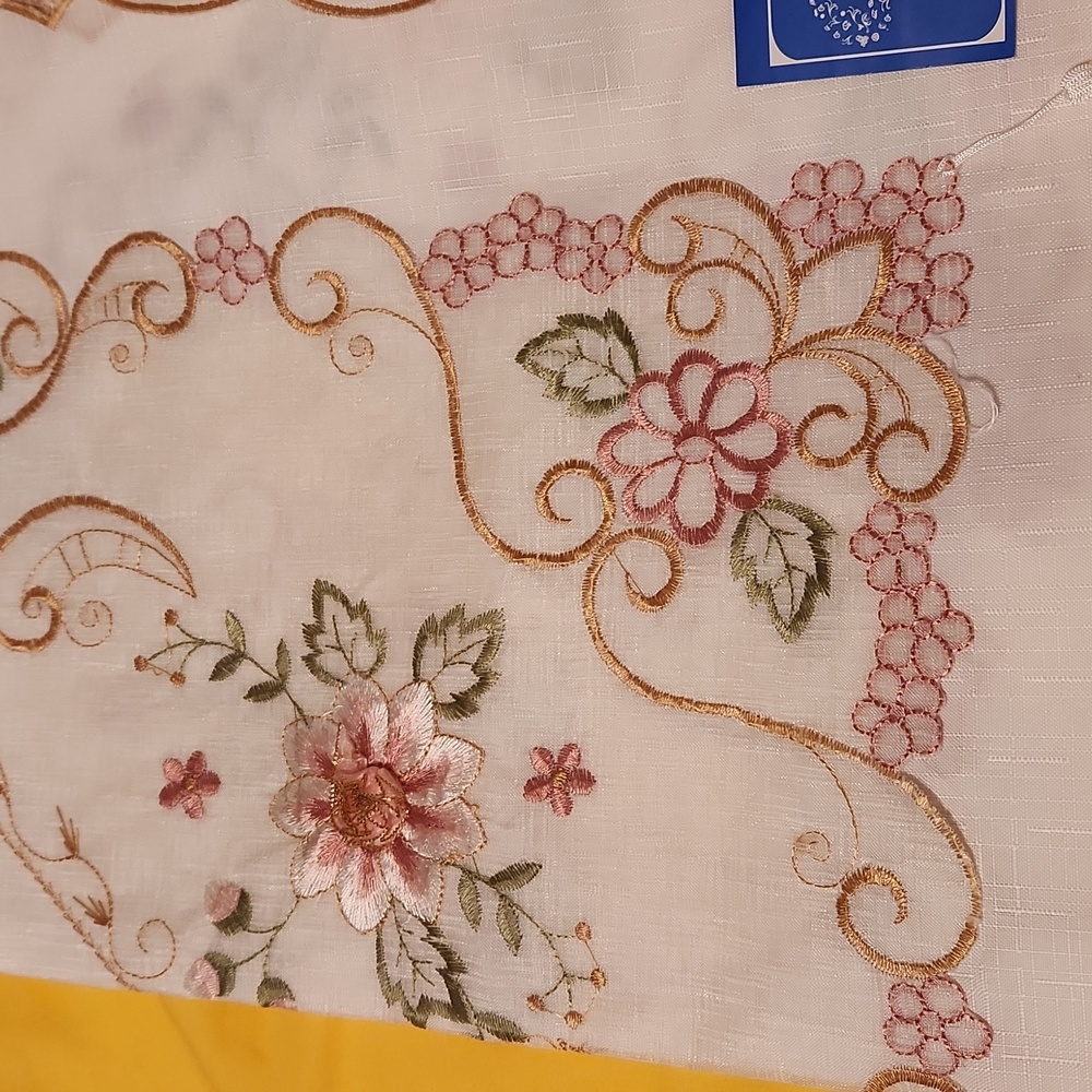 Square Table Linen/Topper - Picture 2 of 5